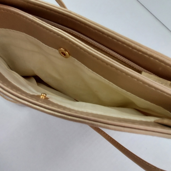 Vintage Bueno Champagne Gold Clutch Bag Price Firm - Picture 6 of 15